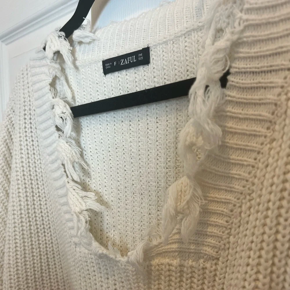 Zaful Loose Ripped Pullover Sweater - Picture 4 of 7